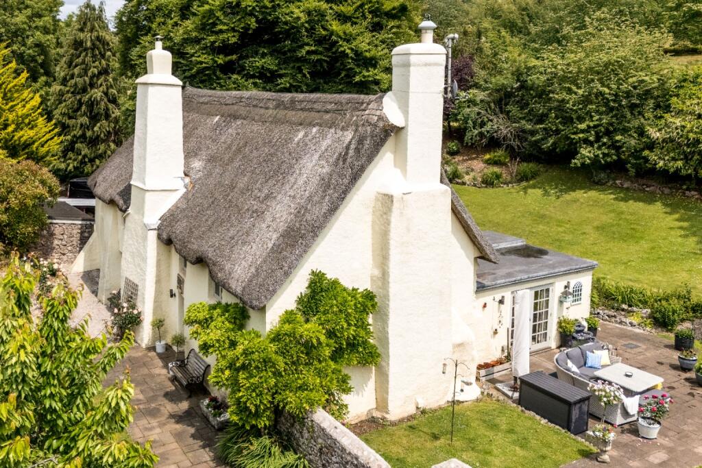 Main image of property: Pitt House, 2 Church End Road, Kingskerswell, Devon, TQ12 5DS